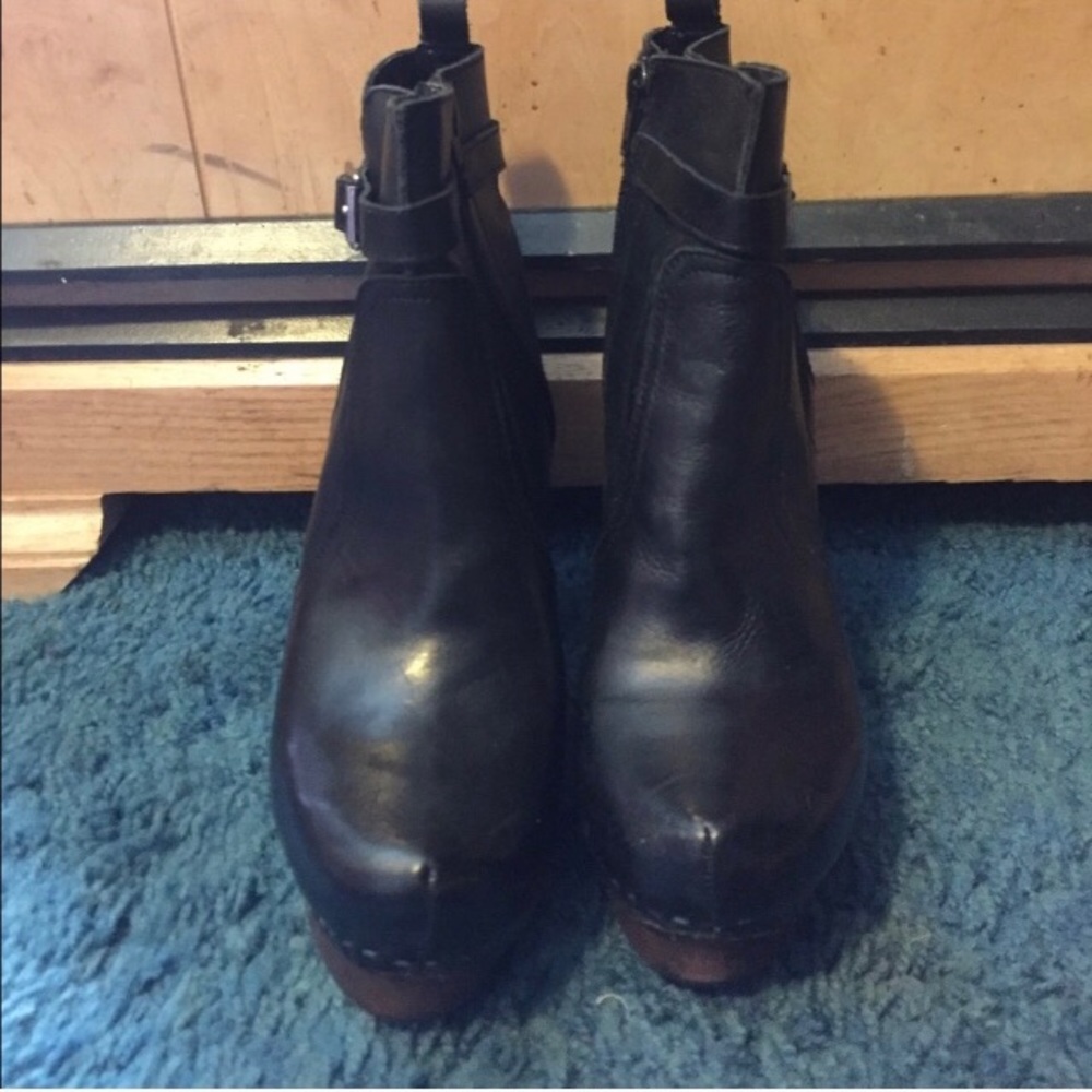 Platform ankle boots